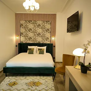 Le Twelve Hotel